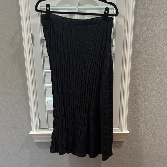 ! EUC Dkny Black Midi Rouched/Pleated Skirt ! - Picture 1 of 4